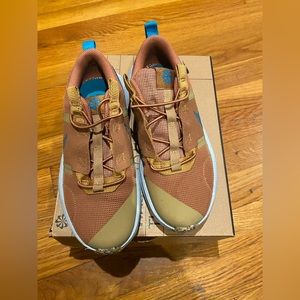 KIDS NIKE
CRATER IMPACT SIZE 2.5Y Like New